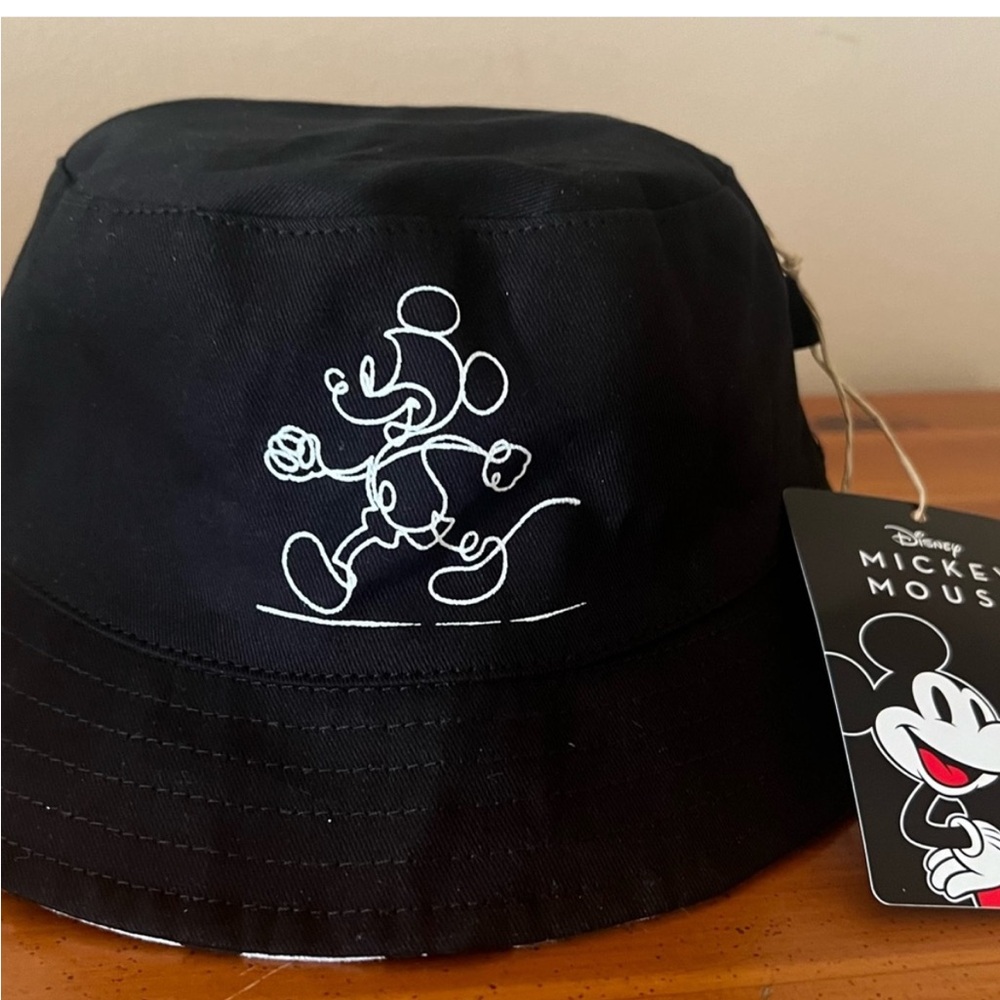 Mickey Mouse Women’s Bucket Hat!! NWT $17